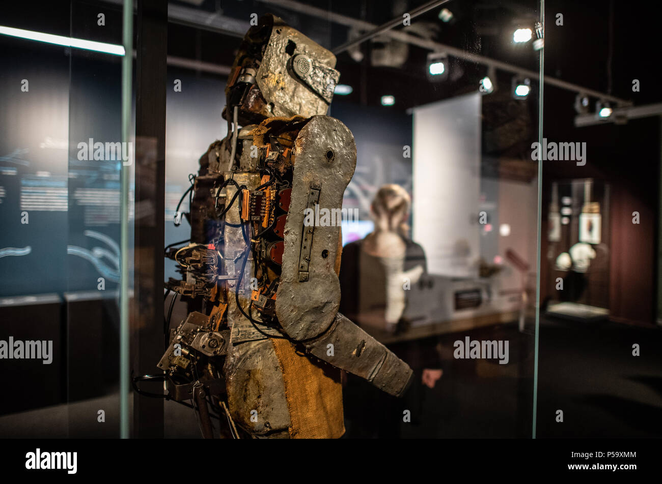 Germany, Muenster. 26th June, 2018. The robot MM7 Selector at the exhibition opening of 'Das Gehirn - Intelligenz, Bewusstsein, Gefühl' (lit. 'The Brain - Intelligence, Consciousness and Feelings') at the LWL Museum for Natural Sciences. Credit: Guido Kirchner/dpa/Alamy Live News Stock Photo