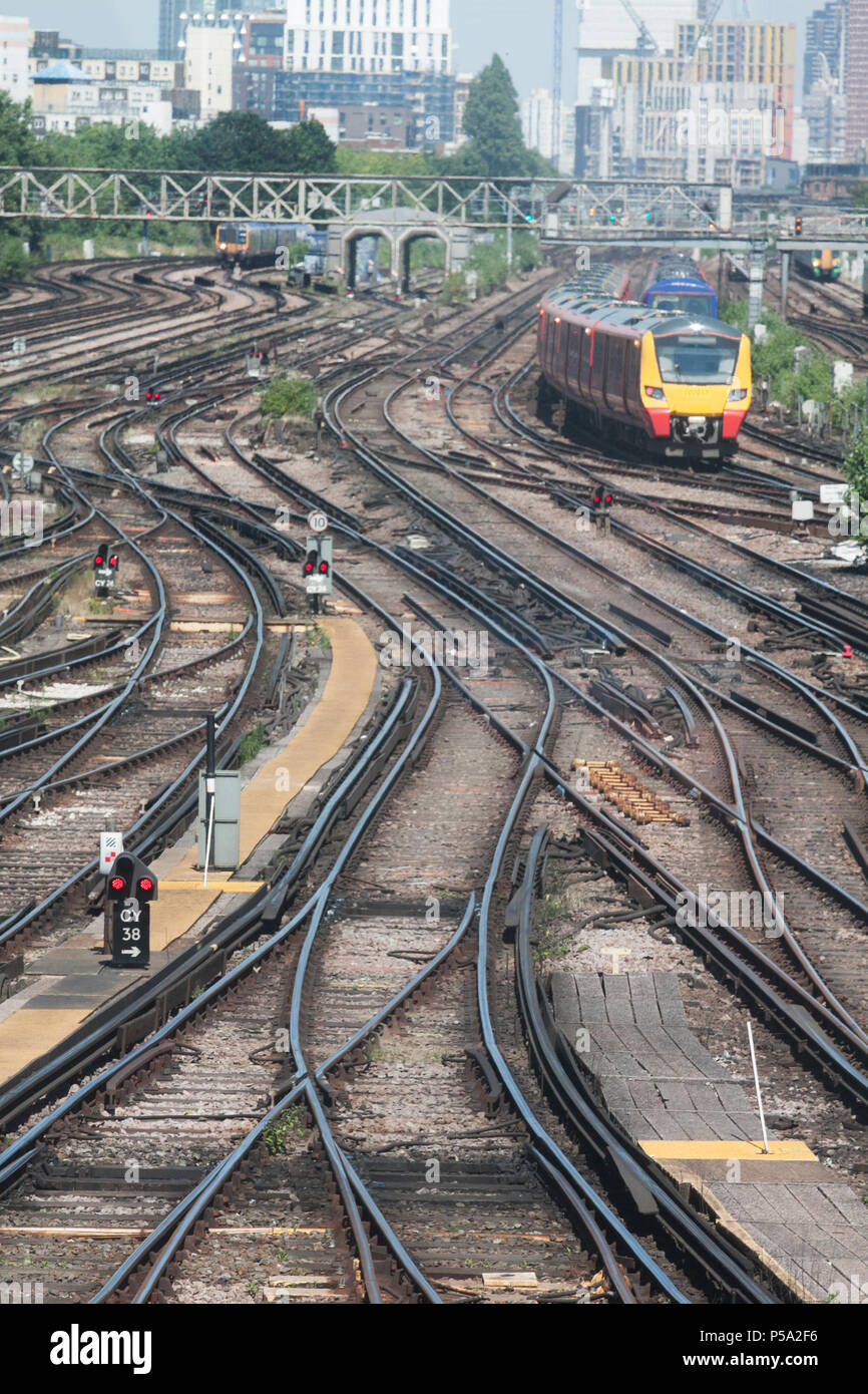 London UK. 26th June 2018. Clapham Junction:  The hot weather in London has caused railtracks to buckle and spepd restrictions are put in place for rail services at the  heatwave continues after the hottest day of the year on monday with record temperatures reaching 33 degrees celsius in many parts of Britain Credit: amer ghazzal/Alamy Live News Stock Photo