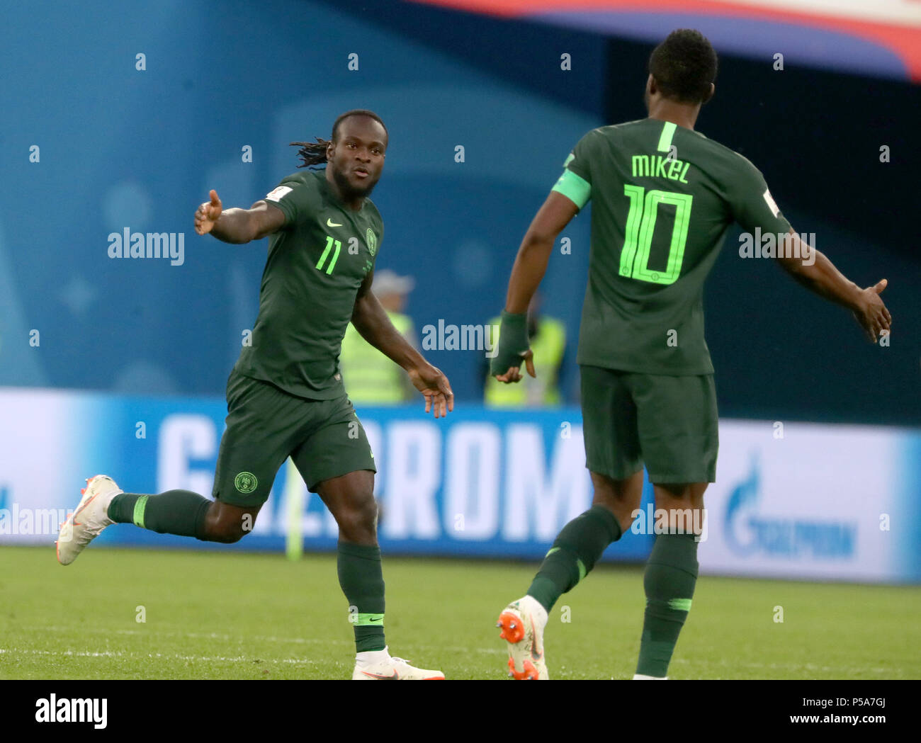 Moscow, Russia. 26th June, 2018. Soccer, World Cup 2018, Preliminary round, Group D, 3rd game day, Nigeria vs Argentina at the St. Petersburg Stadium: Nigeria's Victor Moses (L) celebrates his 1-1 goal with Nigeria's John Obi Mikel. Credit: Cezaro De Luca/dpa/Alamy Live News Stock Photo
