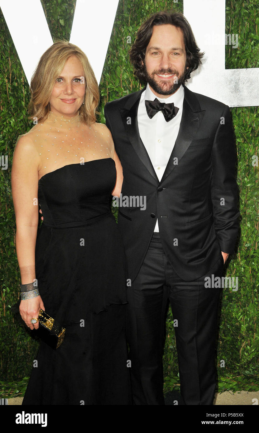 Paul rudd and wife hi-res stock photography and images - Alamy