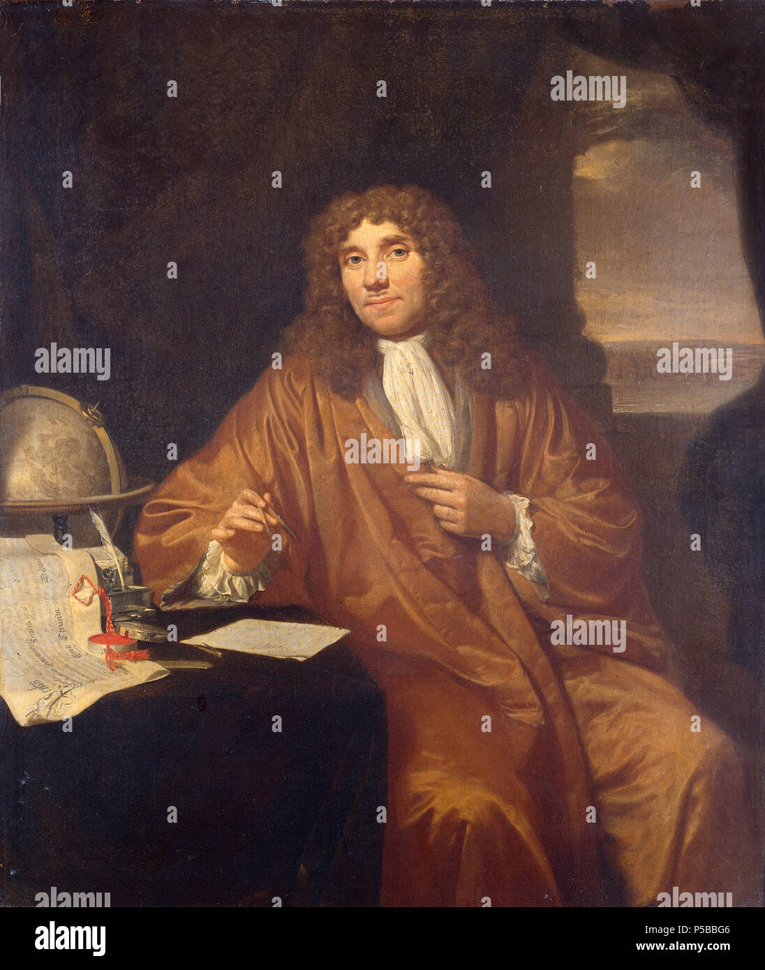 Anthonie van Leeuwenhoek (1632-1723). Natuurkundige te Delft .  Nederlands: Portret van Anthonie van Leeuwenhoek (1632-1723), natuurkundige te Delft. Kniestuk, zittend aan een schrijftafel waarop een oorkonde ligt van zijn benoeming tot lid van de Royal Society of Physicians te Londen door Karel II. Verder ook een globe en een inktstel; hij houdt een passer in de hand. . between 1670 and 1693. N/A 109 Anthonie van Leeuwenhoek (1632-1723). Natuurkundige te Delft Rijksmuseum SK-A-957 Stock Photo