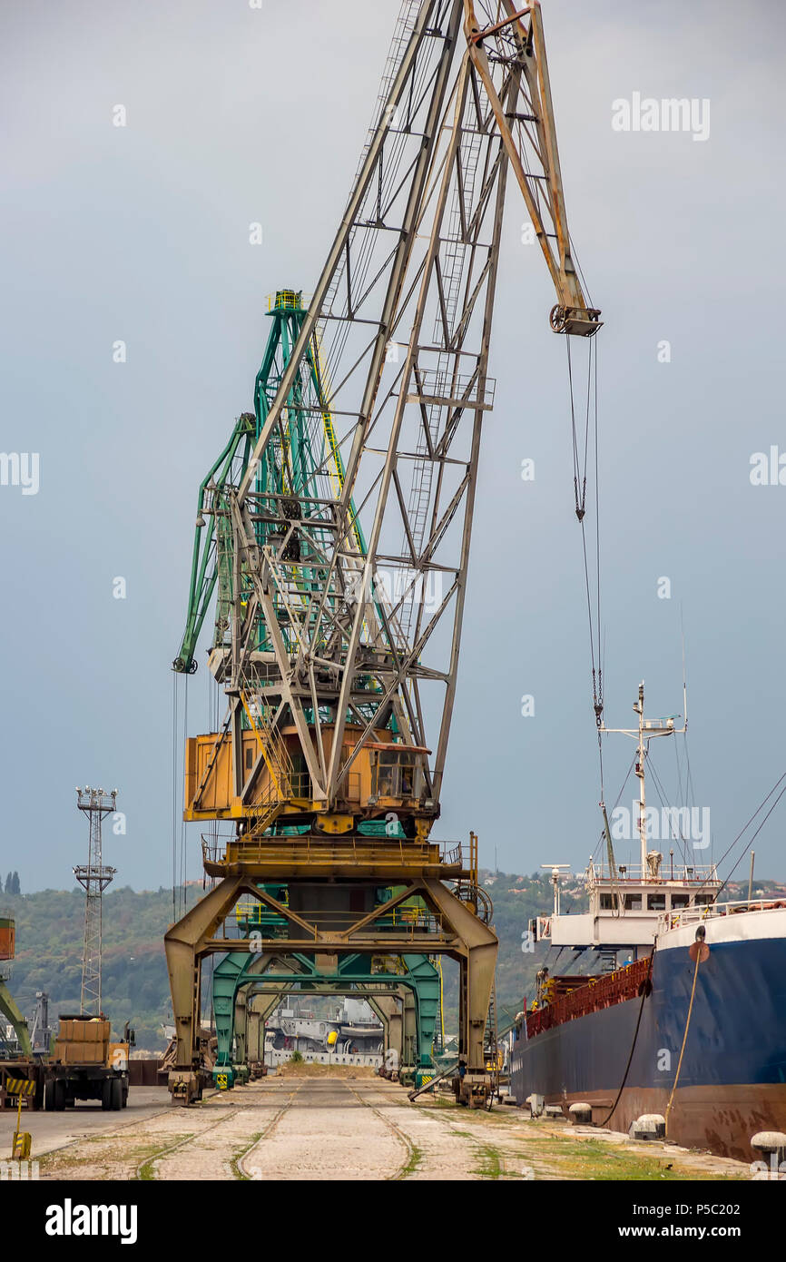 Warehouse materials loading hi-res stock photography and images - Alamy
