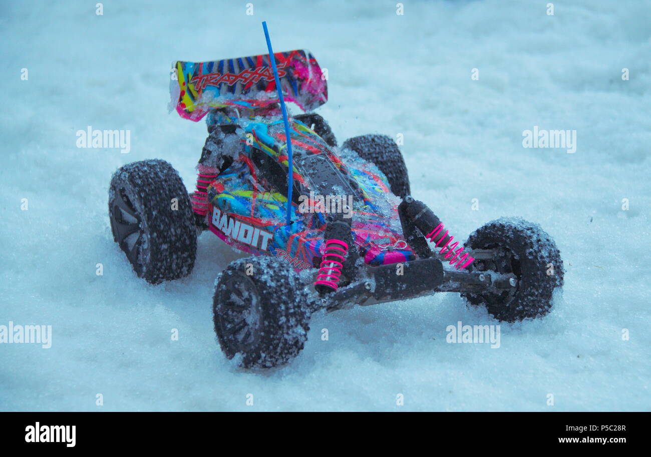 Brushless Traxxas Bandit running on 
