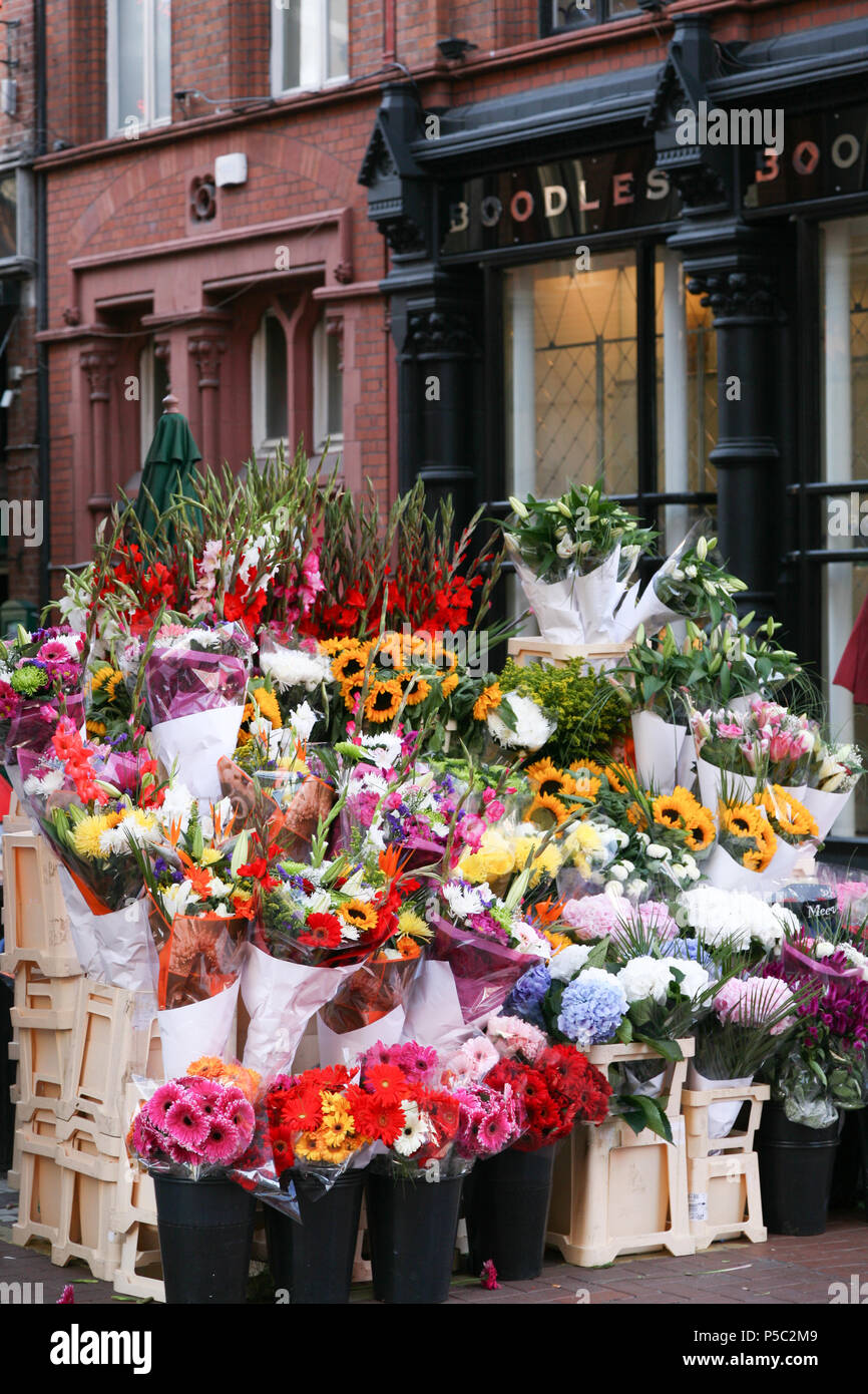 Bouquets of flowers dublin hires stock photography and images Alamy