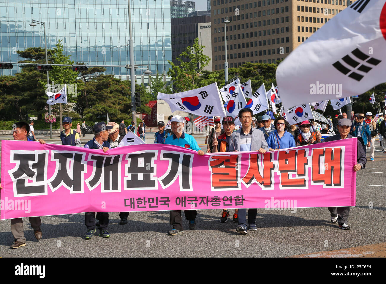 Hundreds of South Koreans march in Seoul as leaders of North and South Korea meet at a border village to discuss the US-North Korea summit.  Featuring: Atmosphere, View Where: Seoul, South Korea When: 26 May 2018 Credit: Dinendra Haria/WENN Stock Photo