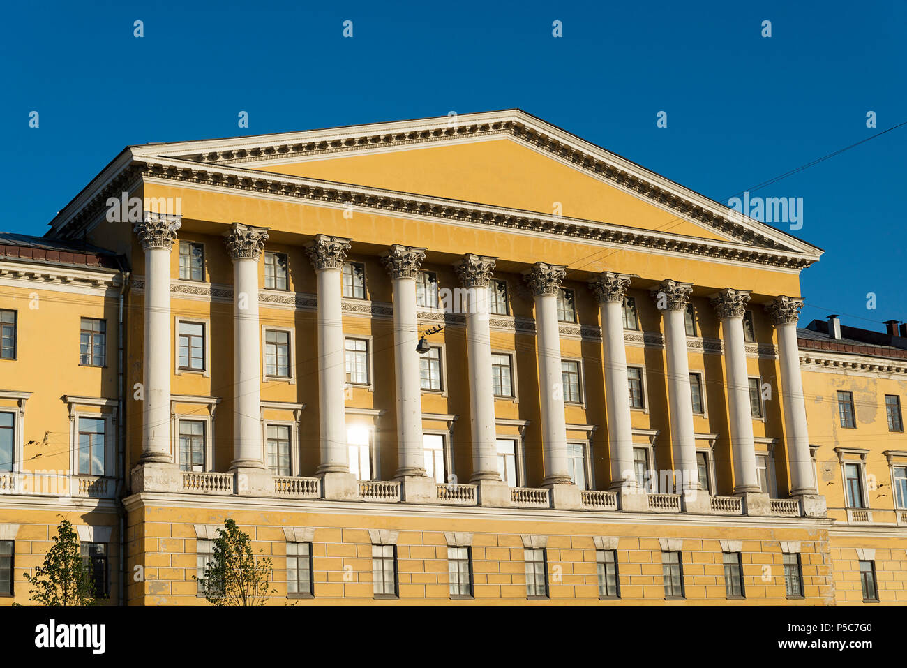 Sankt-Peterburgdagi etuk ayollar