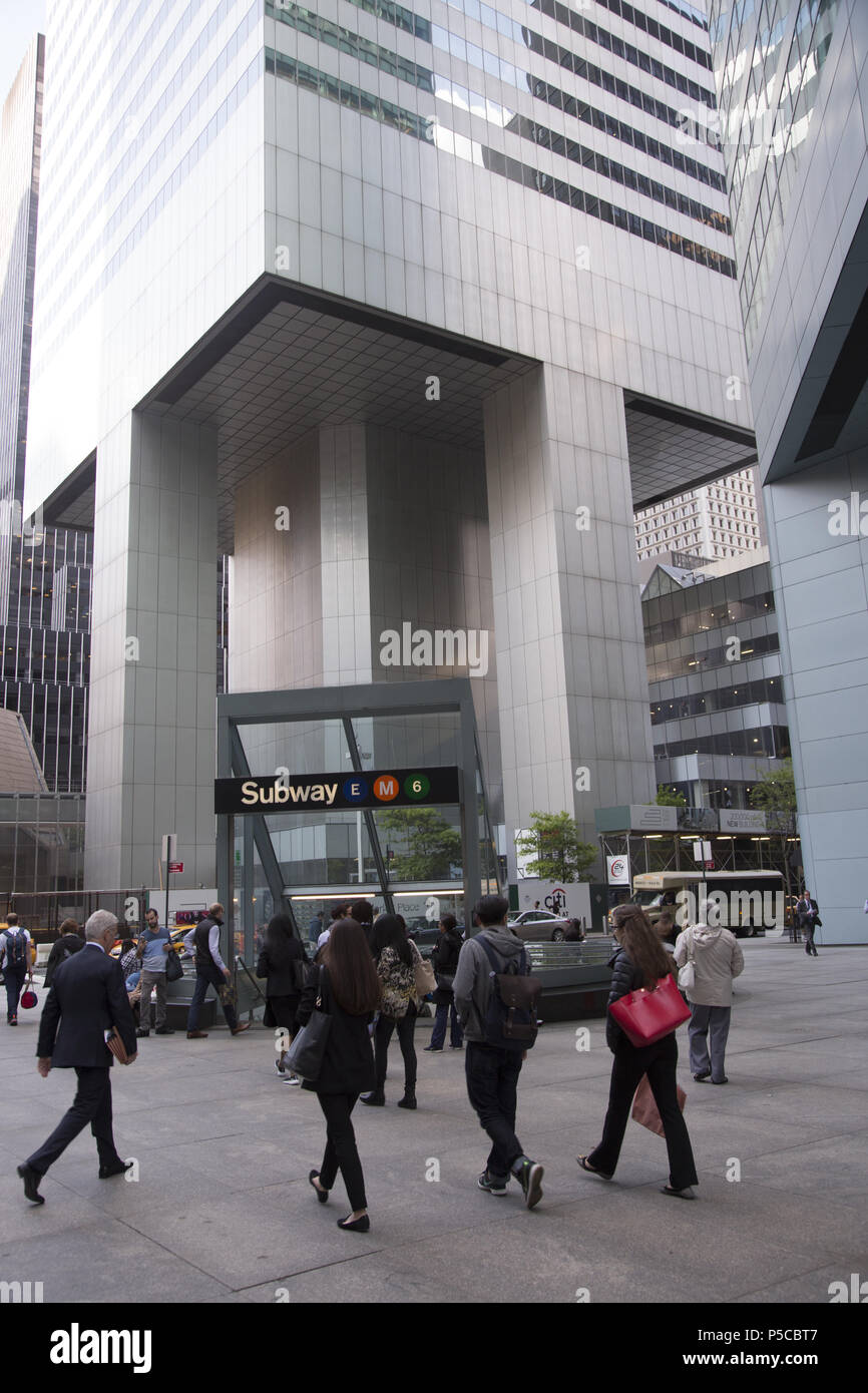 Subway entrance to the Lexington line at 53rd St