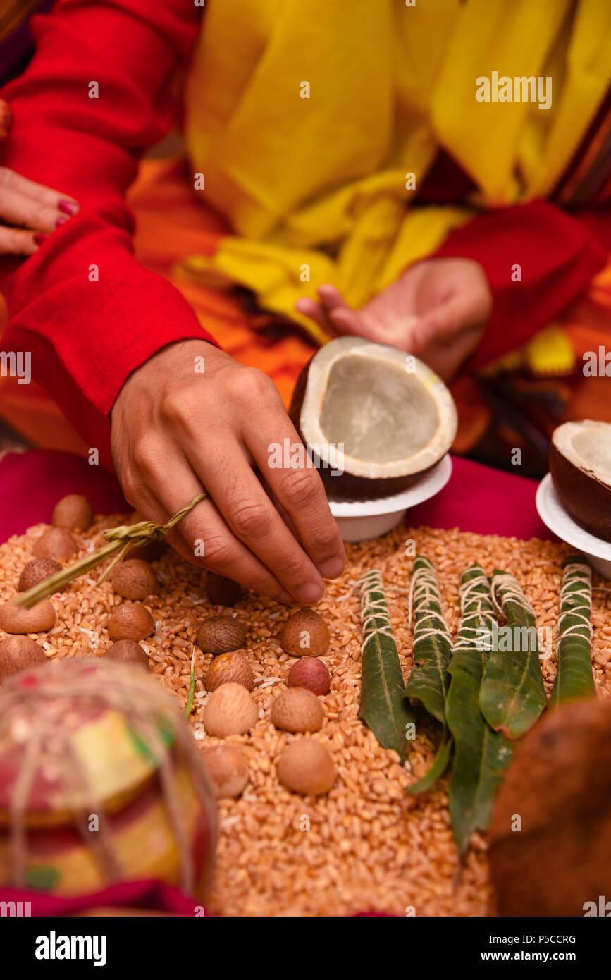 Indian wedding rituals, Pune, Maharashtra, India Stock Photo