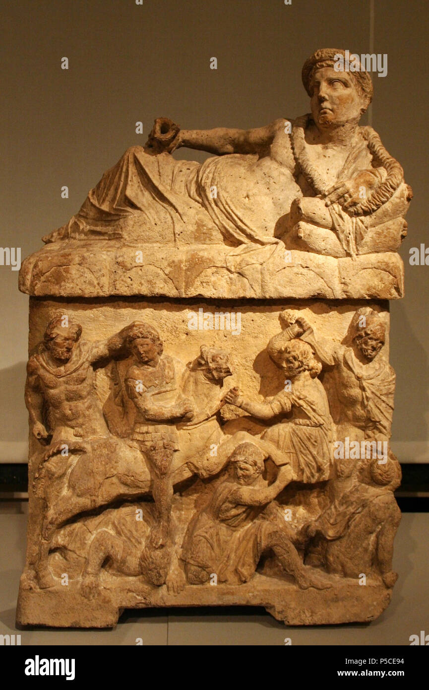 Cinerary Urn with Lid: Reclining Deceased with Kantharos  circa 150 BC. N/A 89 Altes Museum - Aschenkiste mit Deckel, Gelagerter Mann mit Kantharos Stock Photo