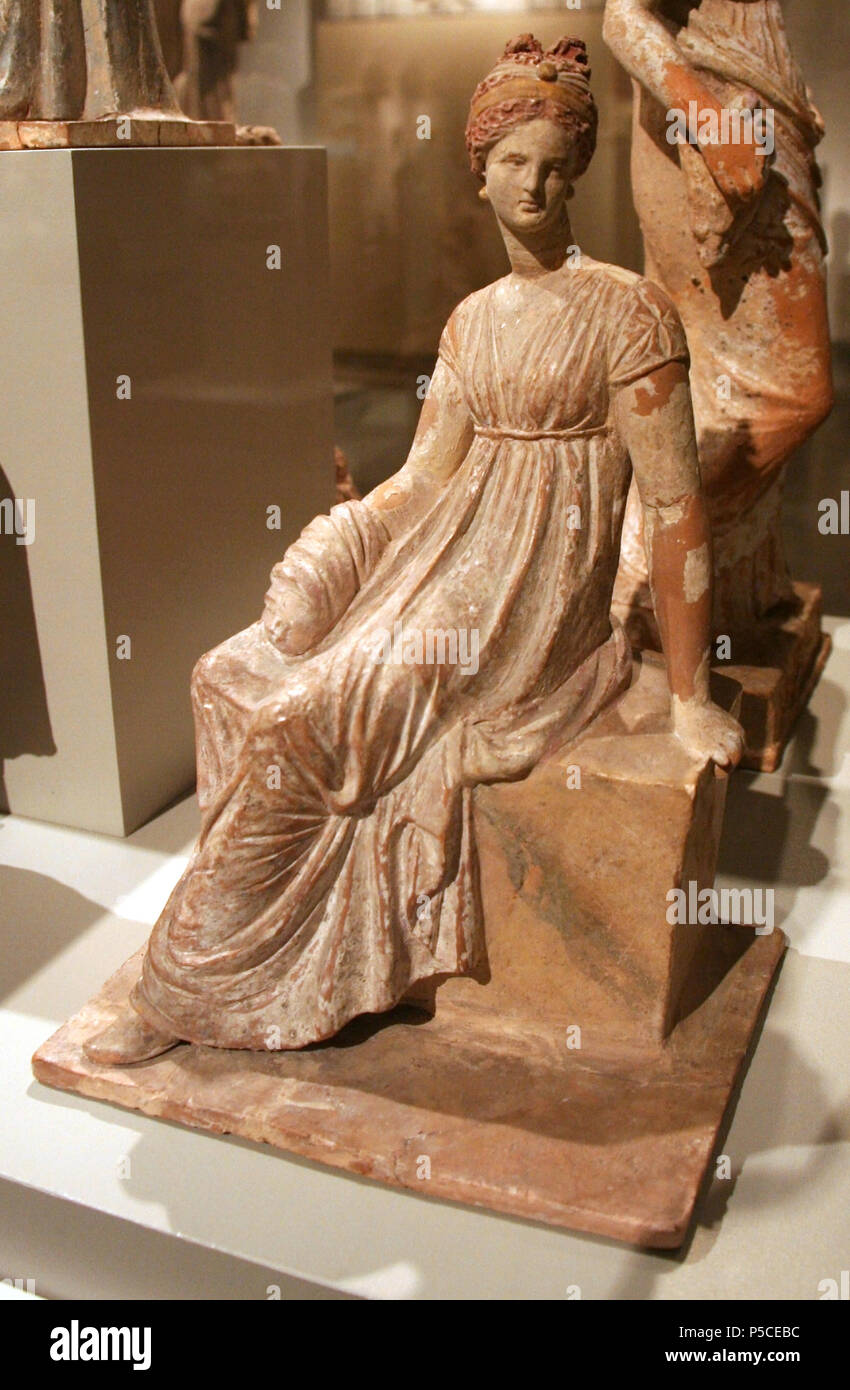 Wealthy 'Middle-class' Women: So-called Tanagra Figurine  325 - 150 BC. N/A 89 Altes Museum - Tanagra Figurine3 Stock Photo