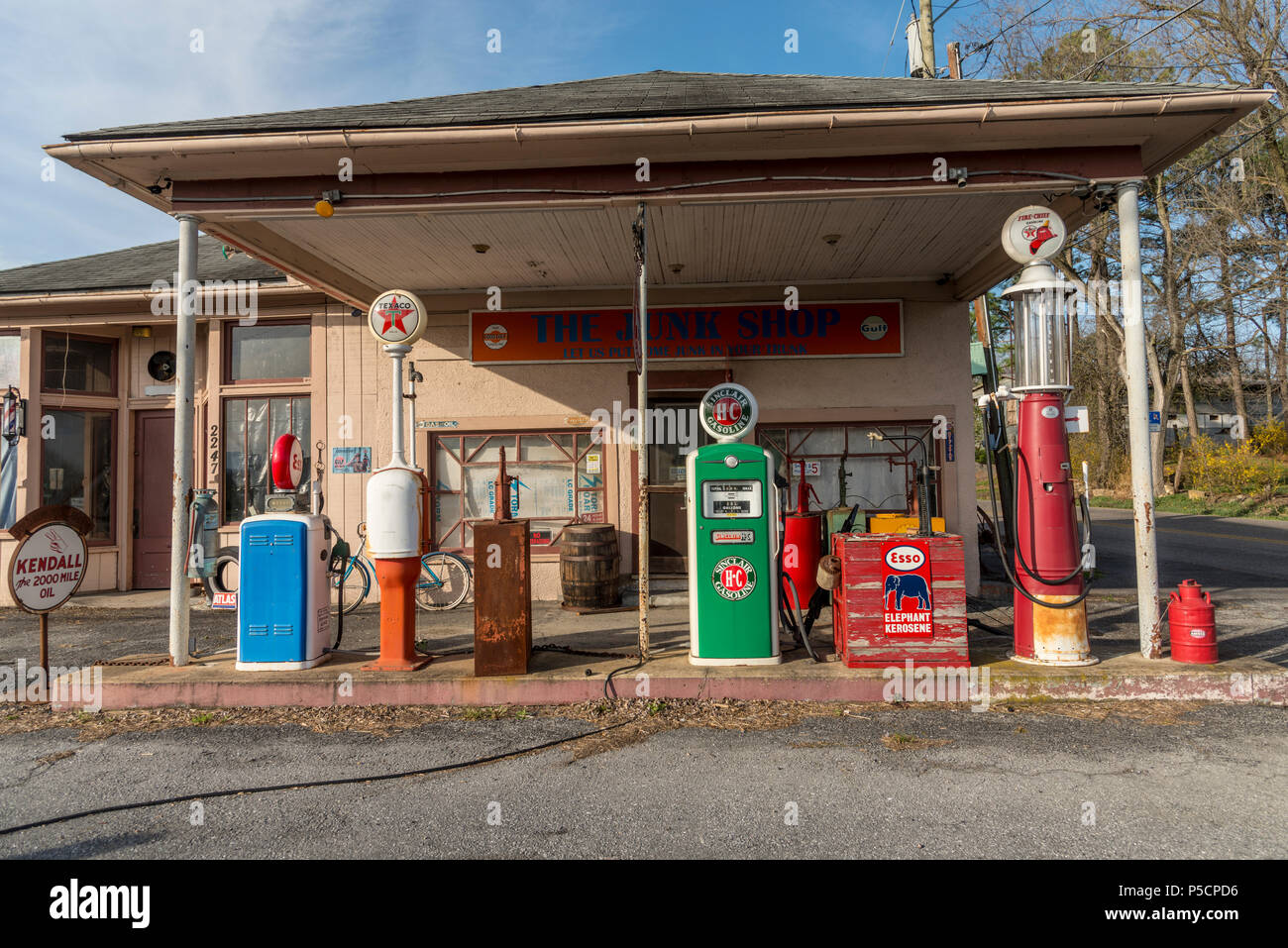 Broadway, Virginia, USA- April 13, 2018: Old fashioned gas station Stock Photo