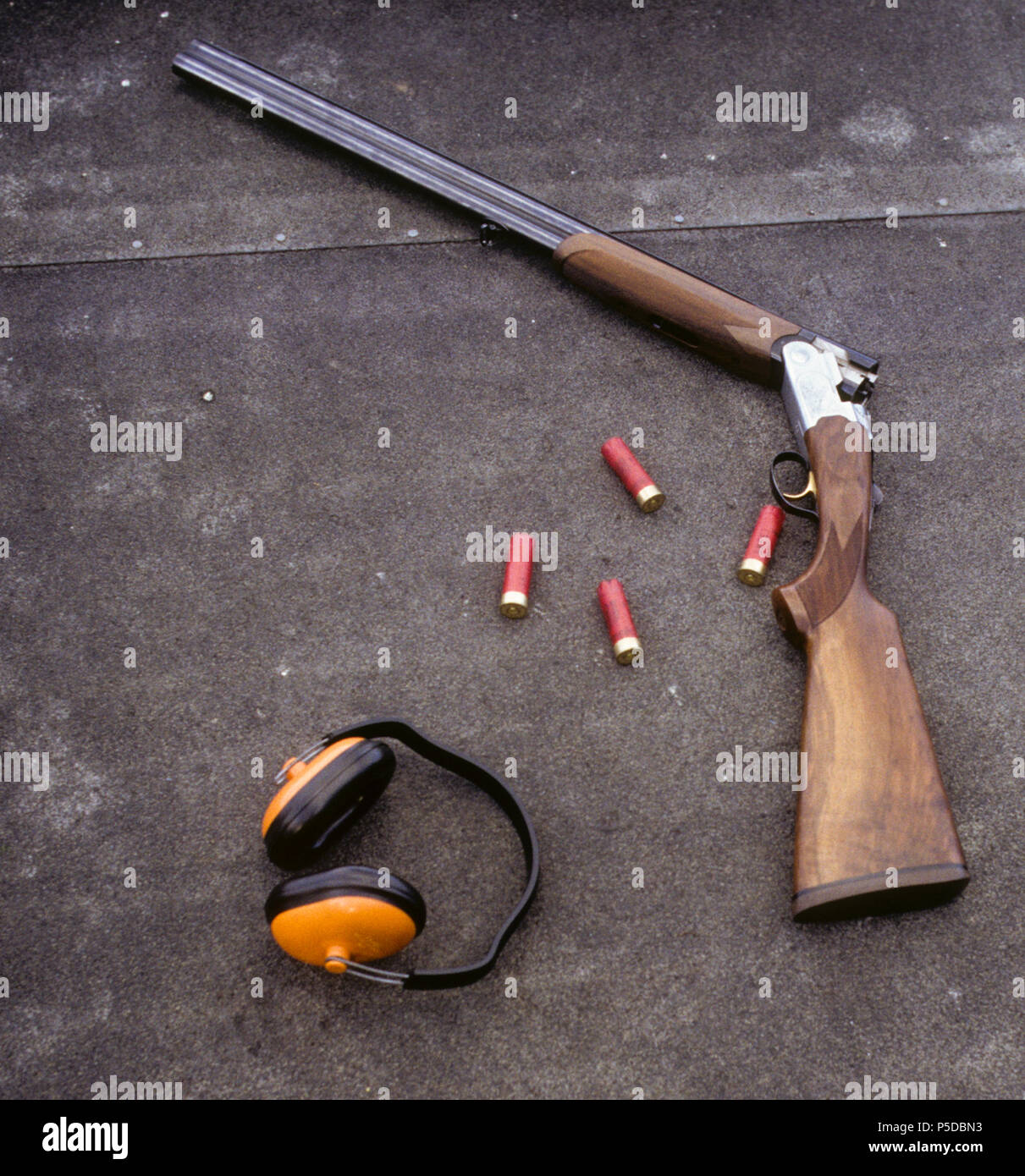 SKEET SHOOTING 1999 guns and ammunition Stock Photo Alamy