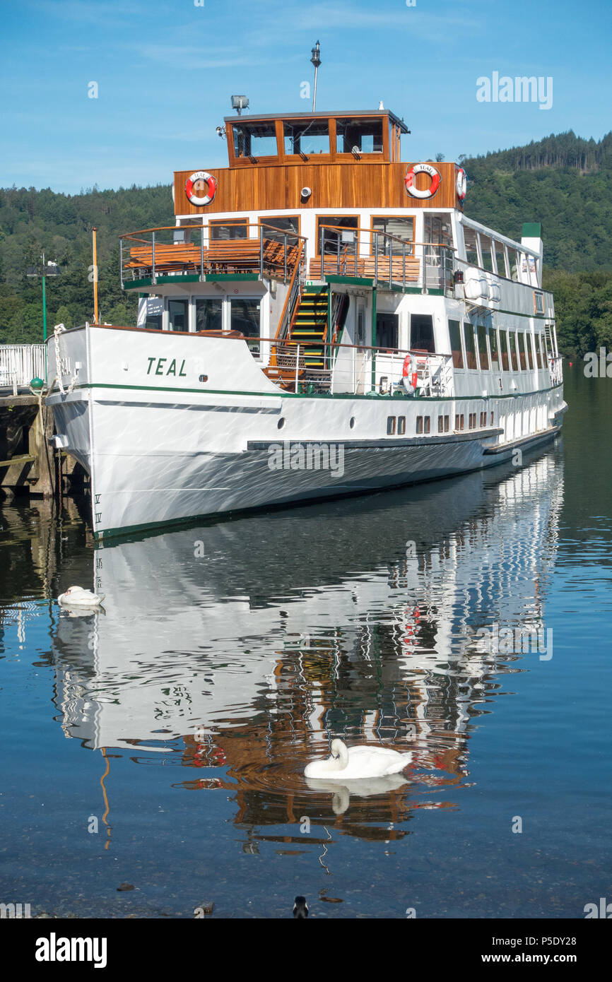 Tour boat on lake windermere hires stock photography and images Alamy