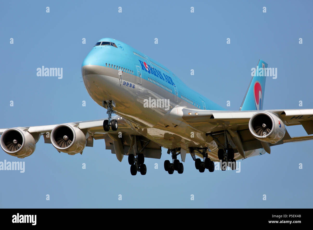 HL7643 Korean Air Lines Boeing 747-8 arriving at London Heathrow airport on runway 27L Stock Photo