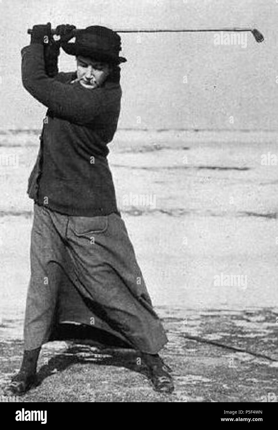 N/A. English: A circa 1907 photograph of golfer Dorothy Campbell Hurd. --EditorExtraordinaire (talk) 20:12, 19 April 2015 (UTC) . Photographer: Unknown, therefore attribution not possible at this time. 467 DorothyCampbellHurd Stock Photo