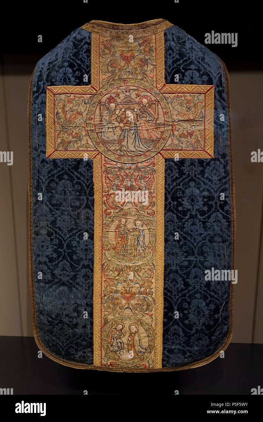 334 Chasuble (mass vestment), silk and velvet fabric, Italy, 1400s, gold and silk embroidery on gold lame borders, Cologner, c. 1525-1530 - Museum Schnütgen - Cologne, Germany - DSC09899 Stock Photo