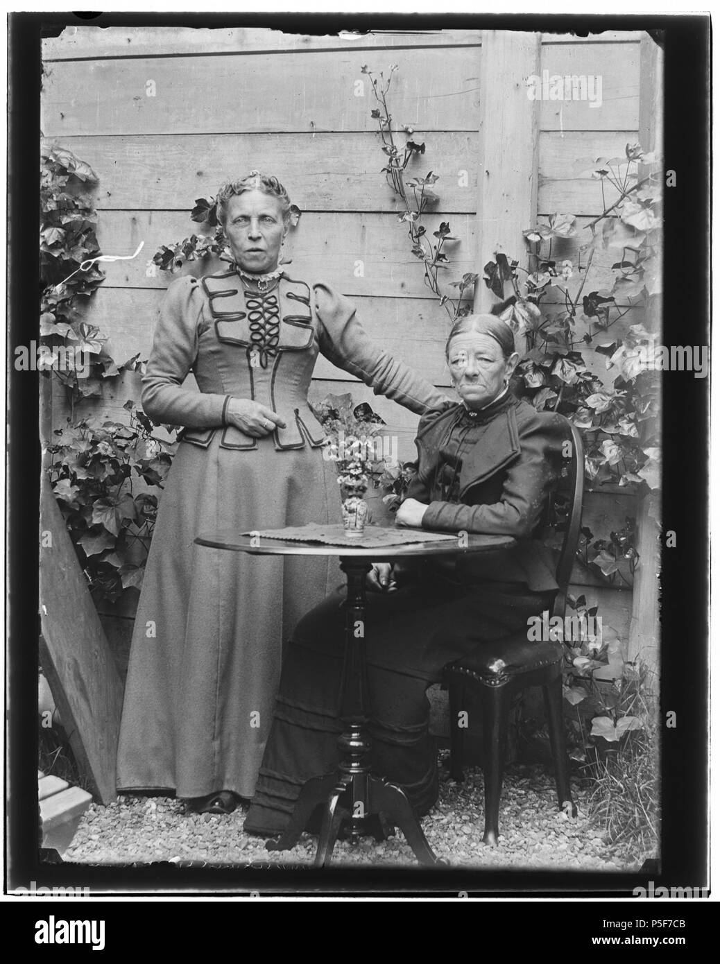 Het dateren van de tante van de