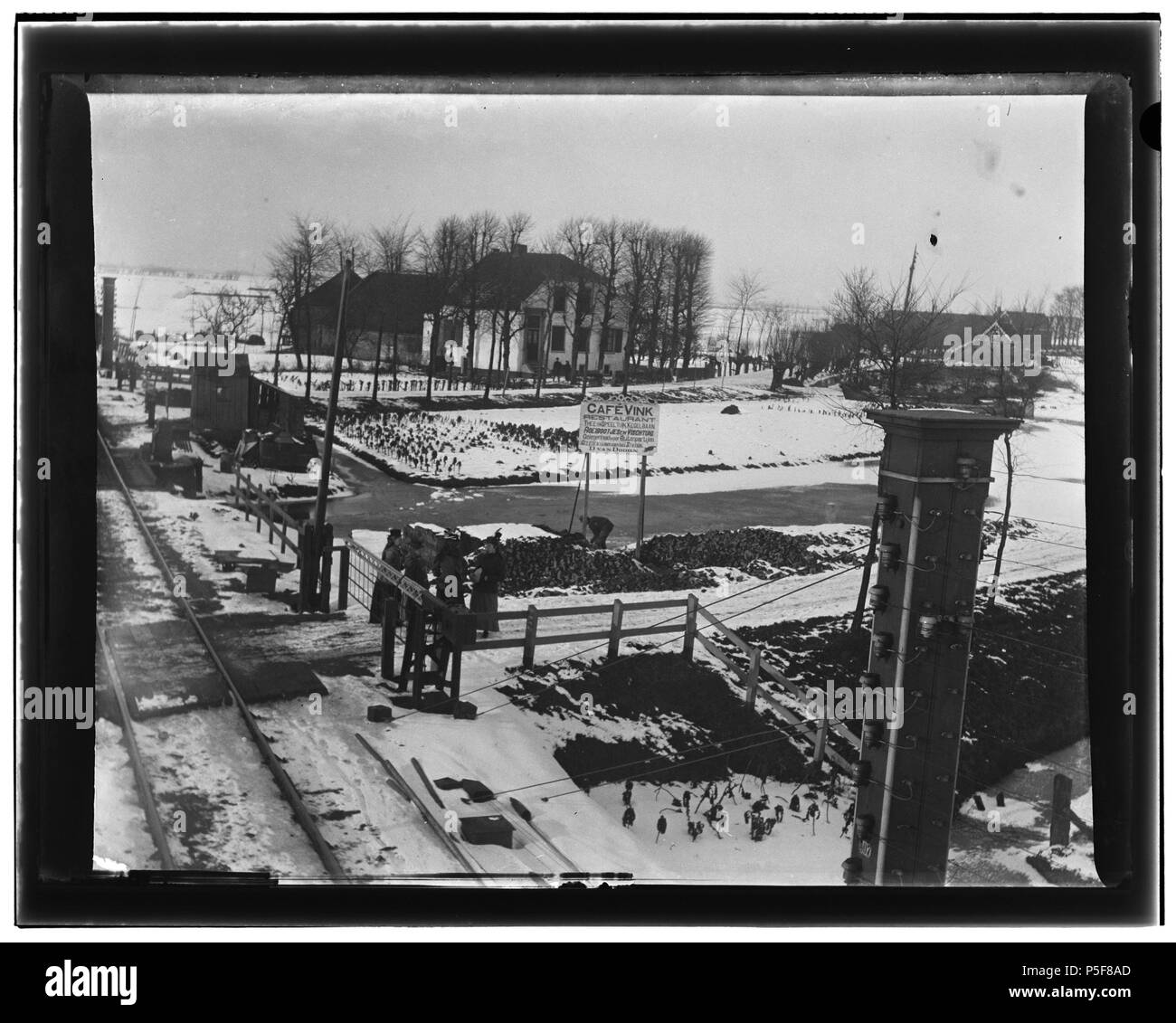 N/A. Nederlands: Beschrijving Abcoude  Sneeuwlandschap met spoorbaan richting Amsterdam, gezien vanuit het seinhuis bij het station.  Documenttype foto  Vervaardiger Olie, Jacob (1834-1905)  Collectie Collectie Jacob Olie Jbz.  Datering februari 1902  Inventarissen http://stadsarchief.amsterdam.nl/archief/10019 Afbeeldingsbestand 10019A001554 Generated with Dememorixer . February 1902.   Jacob Olie  (1834–1905)     Alternative names Jacob Olie Jbz. Jacob Olie Jbzn.  Description Dutch photographer  Date of birth/death 19 October 1834 25 April 1905  Location of birth/death Amsterdam Amsterdam  W Stock Photo