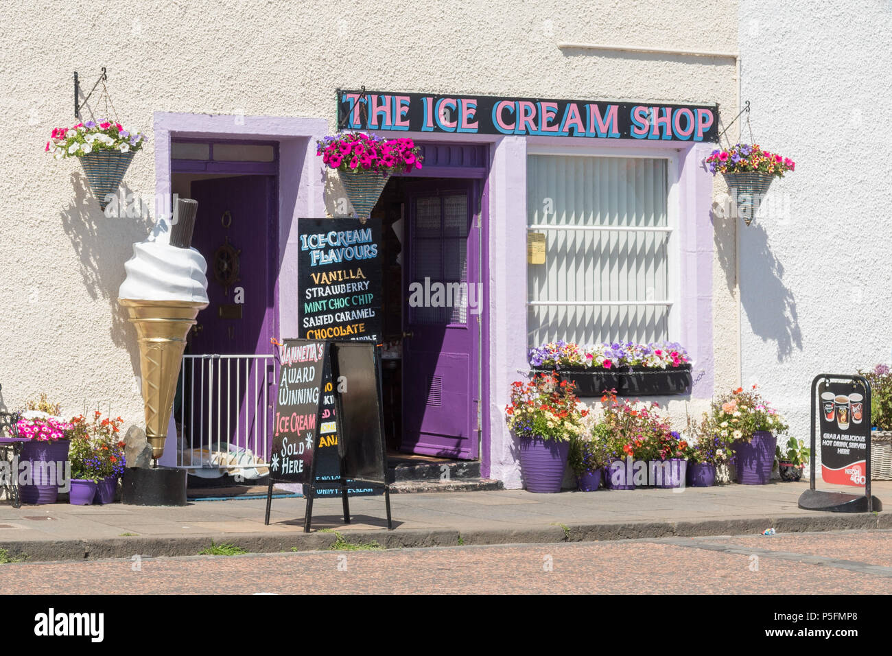 Ice cream shop pittenweem hires stock photography and images Alamy
