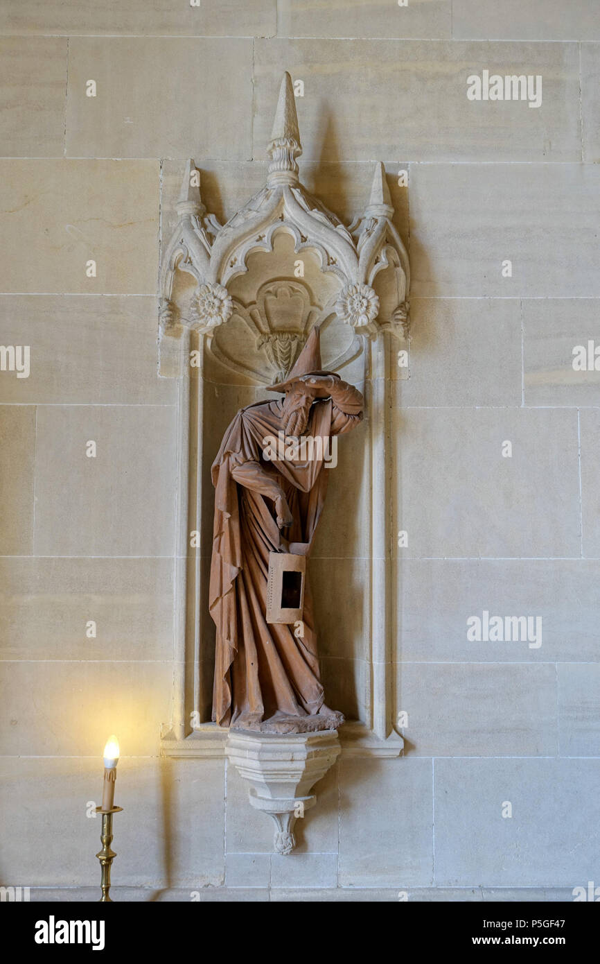 N/A. English: Diogenes by Victor Alexander Sederbach, 1755, terracotta - Lacock Abbey - Wiltshire, England. 26 May 2016, 11:12:07. Daderot 455 Diogenes by Victor Alexander Sederbach, 1755, terracotta - Lacock Abbey - Wiltshire, England - DSC00957 Stock Photo