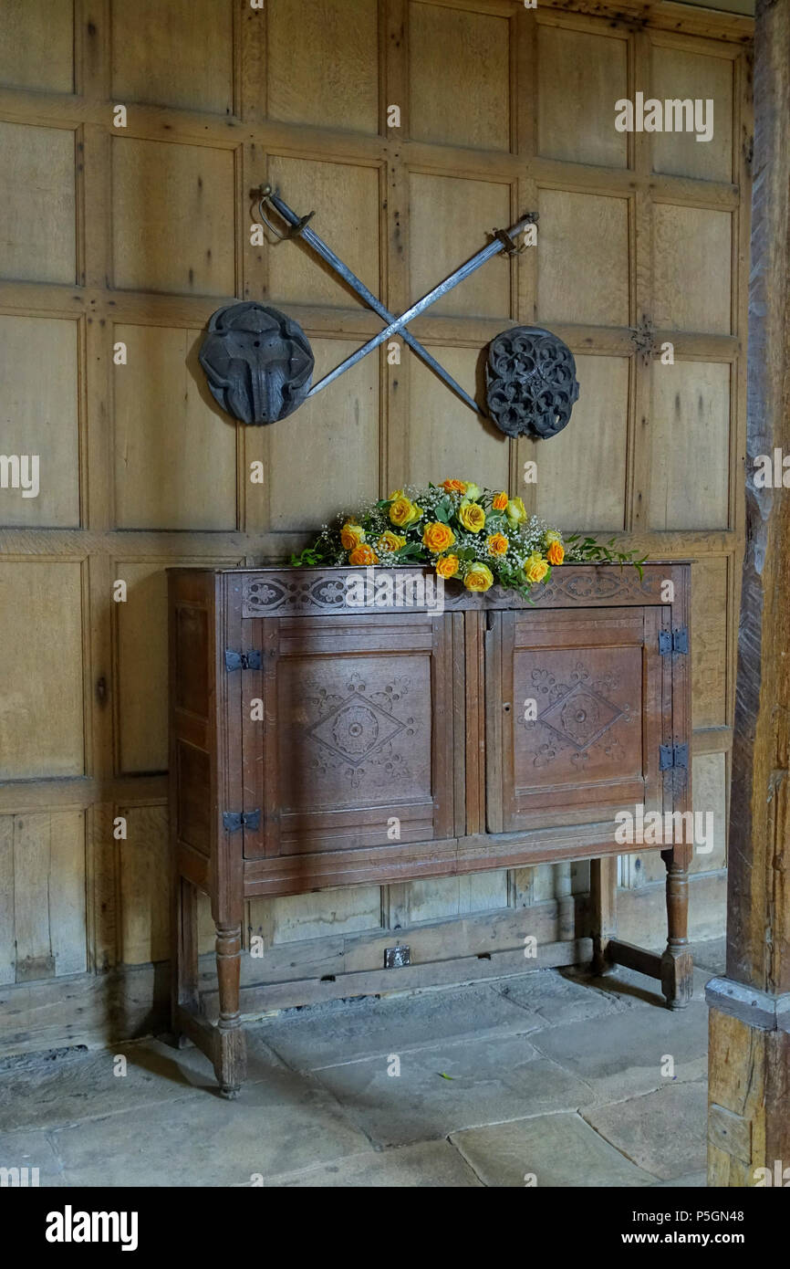 N/A. English: Banqueting Hall, Haddon Hall - Bakewell, Derbyshire, England. 18 June 2016, 05:54:37. Daderot 395 Cupboard - Banqueting Hall, Haddon Hall - Bakewell, Derbyshire, England - DSC02562 Stock Photo