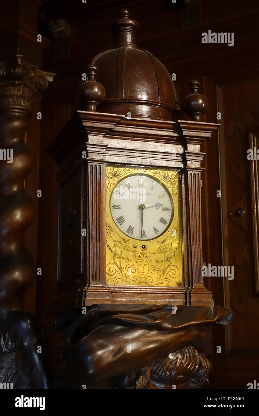 N/A. English: Item displayed in Chatsworth House - Derbyshire, England. 18 June 2016, 09:36:26. Daderot 354 Clock, John Smith &amp; Sons, Derby - Oak Room, Chatsworth House - Derbyshire, England - DSC03051 Stock Photo