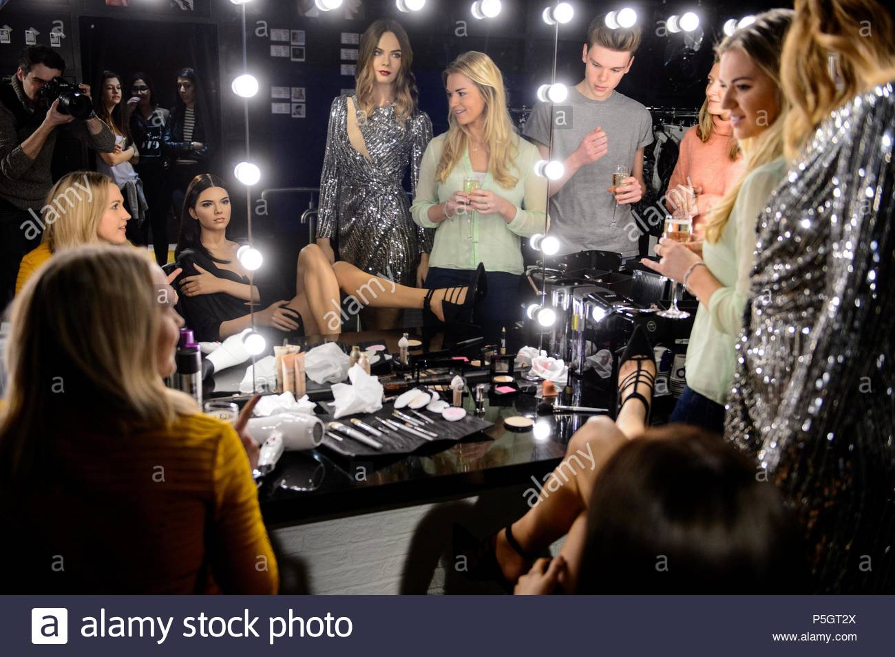 Watch Want to Hang Out With Anna Wintour Itll Cost You Major Money video Watch Want to Hang Out With Anna Wintour Itll Cost You Major Money video