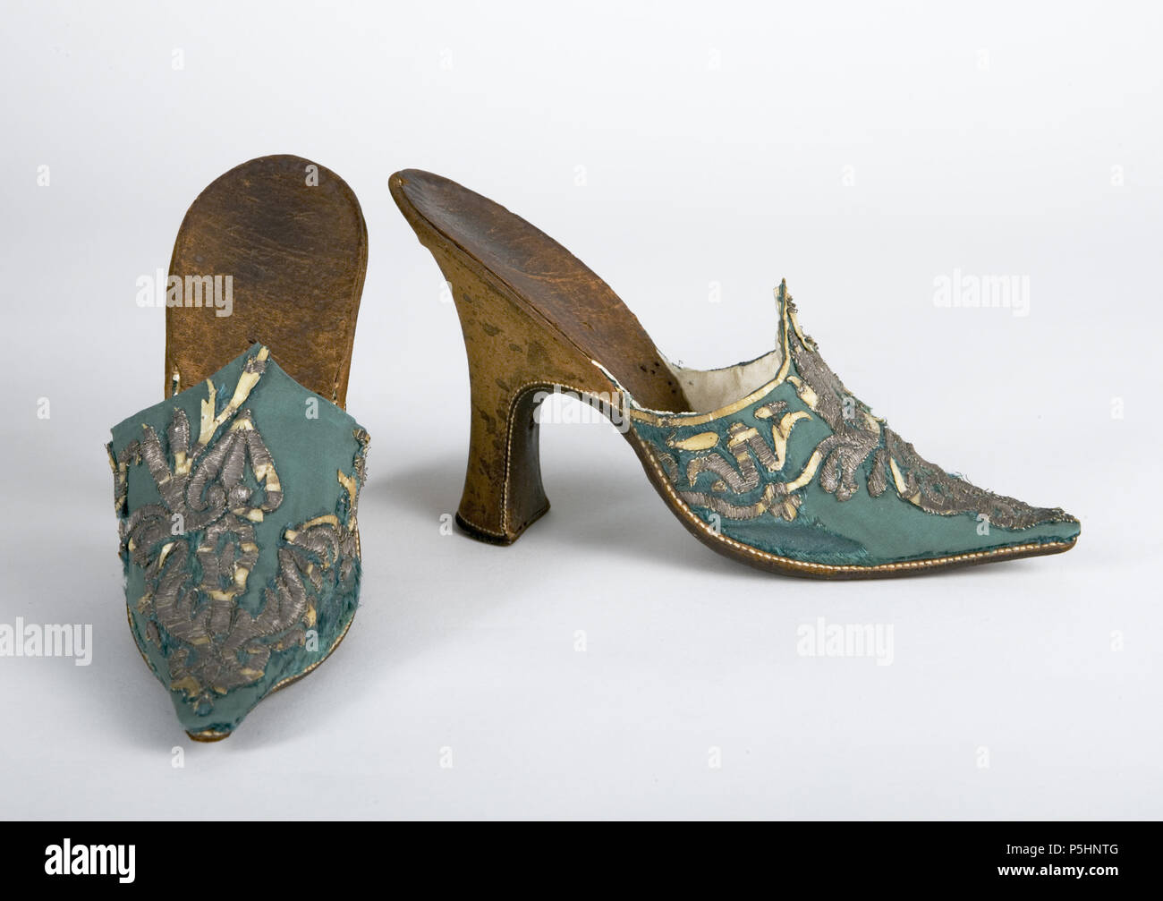 Туфли франция. Туфли massaro. Обувь 18 века рококо. Обувь барокко 17 век. Пьетро янторни обувь.