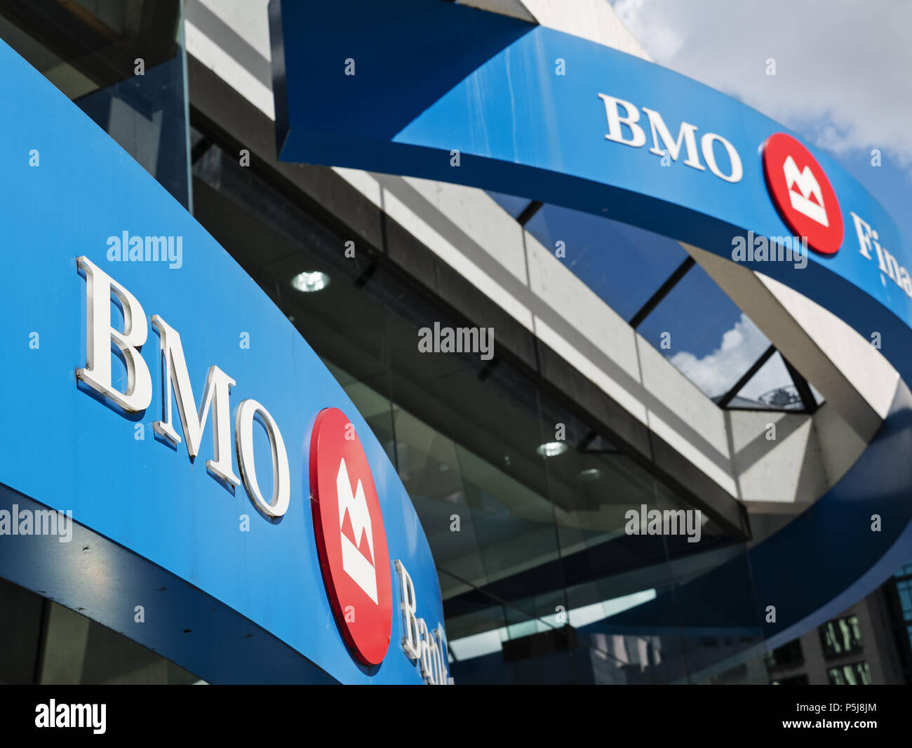 bmo main branch vancouver hours