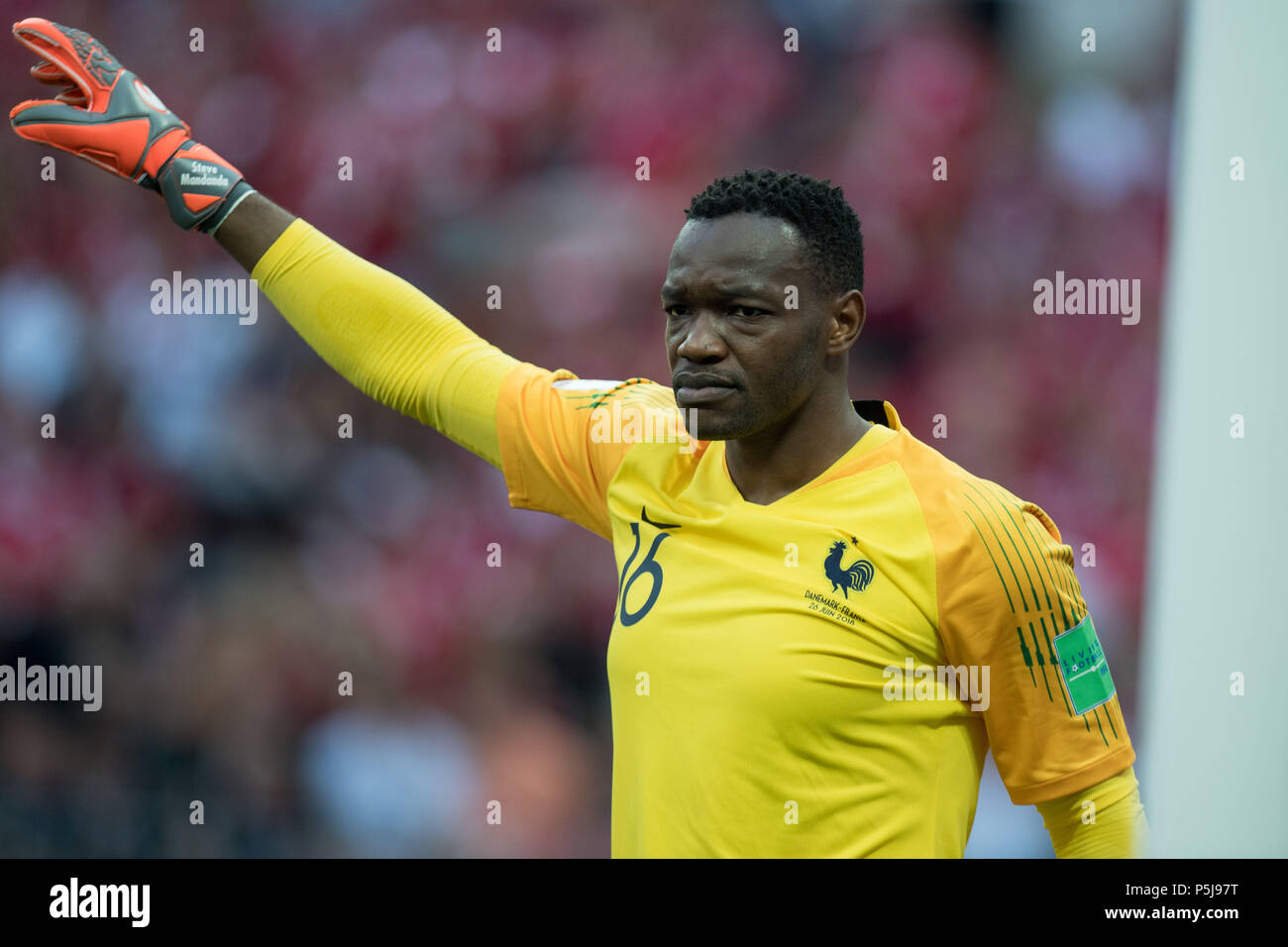 Moscow, Russland. 26th June, 2018. goalie Steve MANDANDA (FRA) gives instruction, instructions, Denmark (DEN) - France (FRA) 0: 0, preliminary round, group C, game 37, on 26.06.2018 in Moscow; Football World Cup 2018 in Russia from 14.06. - 15.07.2018. | usage worldwide Credit: dpa/Alamy Live News Stock Photo
