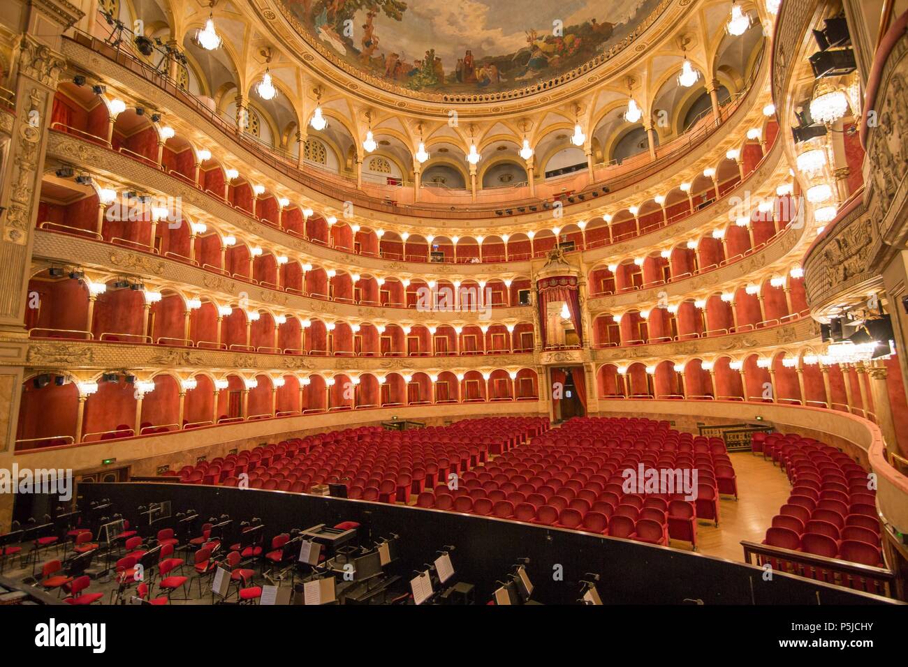 Teatro dell'opera di roma hi-res stock photography and images - Alamy