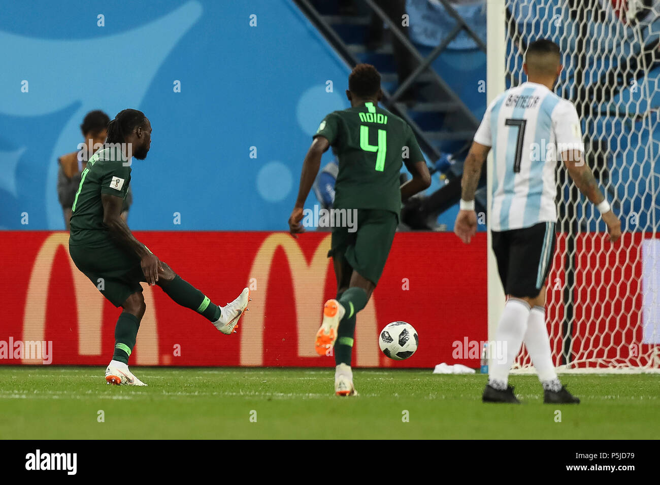 St Petersburg, Russia, 27 June 2018. Victor Moses of Nigeria scores his side's first goal to equalise and make the score 1-1 from the penalty spot during the 2018 FIFA World Cup Group D match between Nigeria and Argentina at Saint Petersburg Stadium on June 26th 2018 in Saint Petersburg, Russia. (Photo by Daniel Chesterton/phcimages.com) Credit: PHC Images/Alamy Live News Stock Photo
