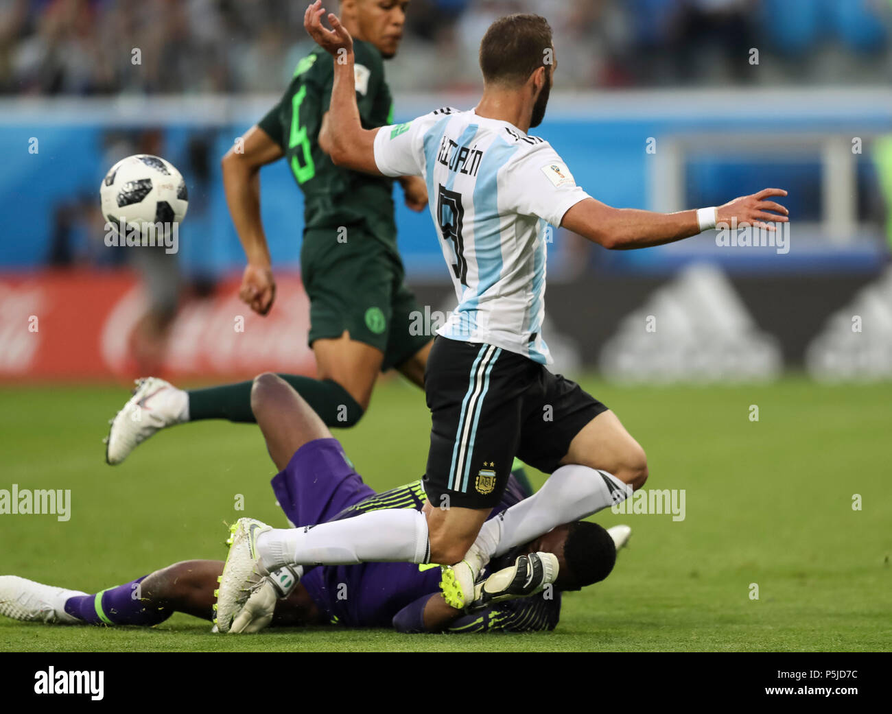 St Petersburg, Russia, 27 June 2018. Gonzalo Higuain of Argentina collides with Francis Uzoho of Nigeria during the 2018 FIFA World Cup Group D match between Nigeria and Argentina at Saint Petersburg Stadium on June 26th 2018 in Saint Petersburg, Russia. (Photo by Daniel Chesterton/phcimages.com) Credit: PHC Images/Alamy Live News Stock Photo