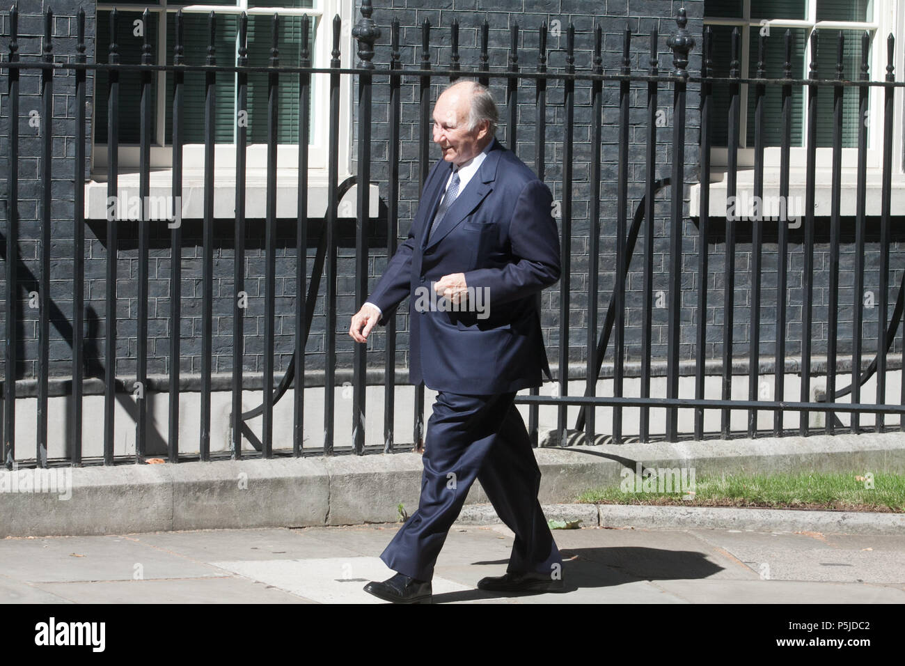London UK. 27th June 2018. His Highness Prince  Shah Karim Al Hussaini, Aga Khan IV,arrives for a meeting with British Prime Minister Theresa May at 10 Downing Street. Prince Karim is a philanthropist and is the 49th and current Imam of the  Nizari Ismailism, a denomination of Isma'ilism within Shia Islam and the spiritual leader of more than 15 million Ismaili Muslims worldwide Credit: amer ghazzal/Alamy Live News Stock Photo