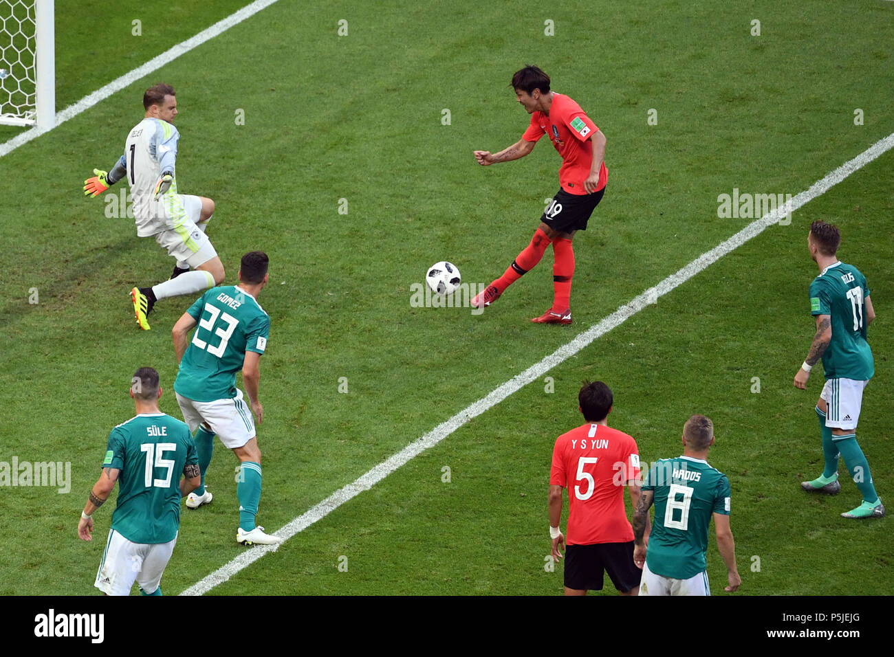 Kazan, Russia. 27th June, 2018. Soccer, FIFA World Cup, group F preliminary, Germany vs South Korea at the Kazan-Arena. South Korea's Young-Gwon Kim (top) scores the 1:0 goal. Credit: Ina Fassbender/dpa/Alamy Live News Stock Photo