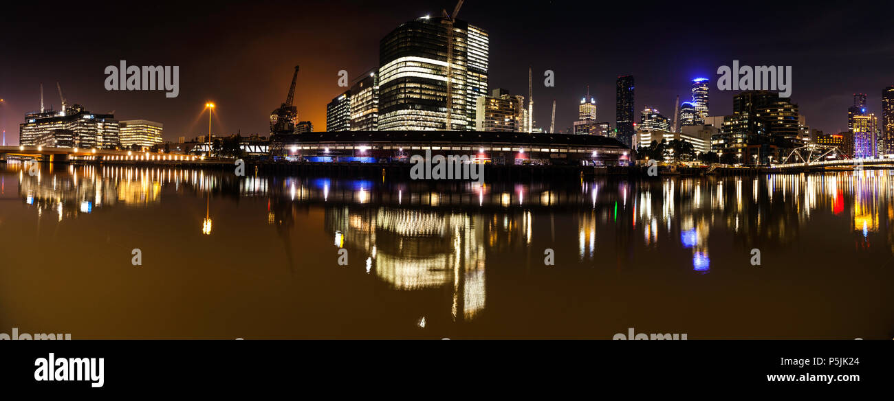 Night city view from river hi-res stock photography and images - Alamy