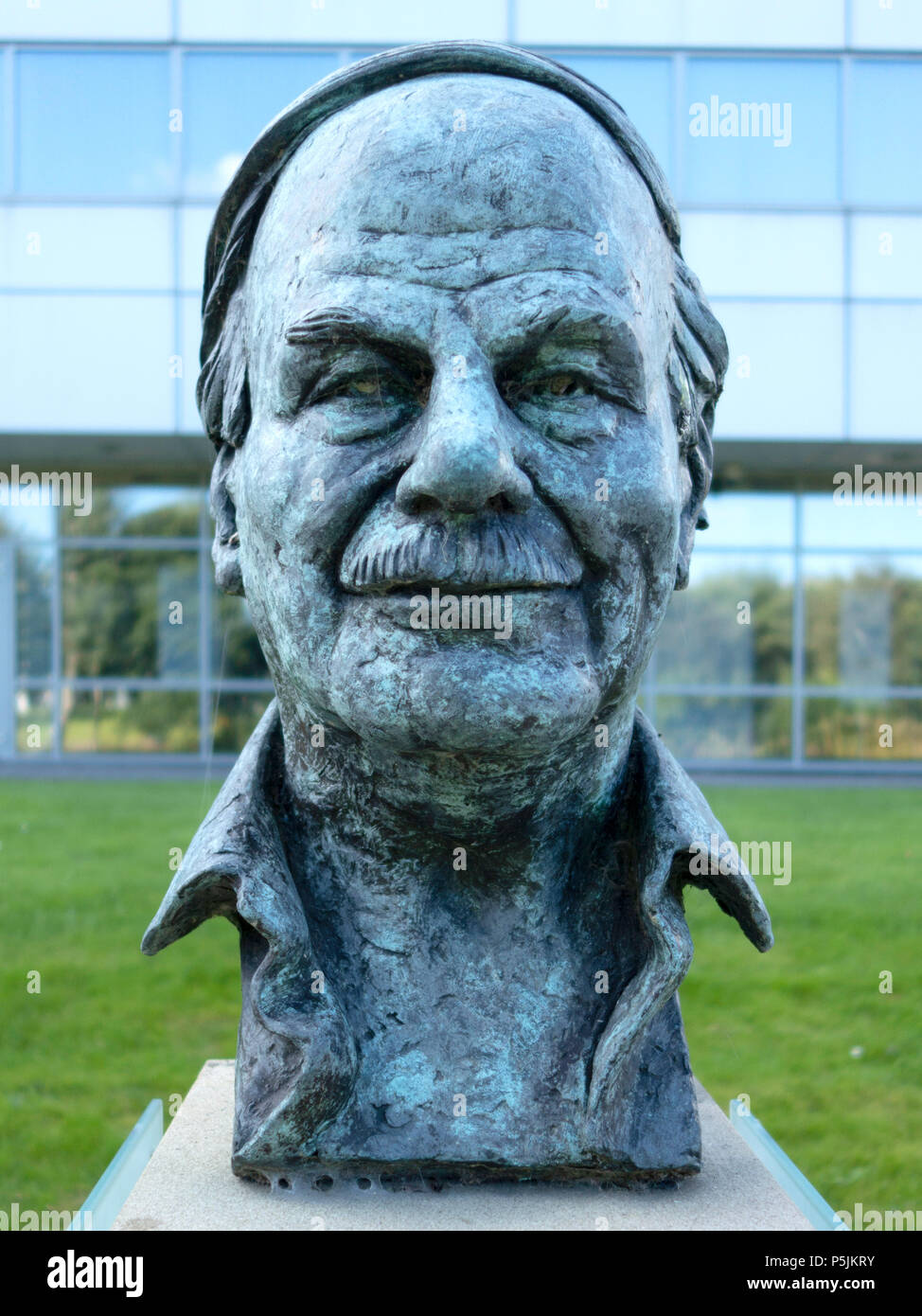 Bust of Hamish Henderson, Scottish poet, songwriter, communist, soldier and intellectual. Stock Photo