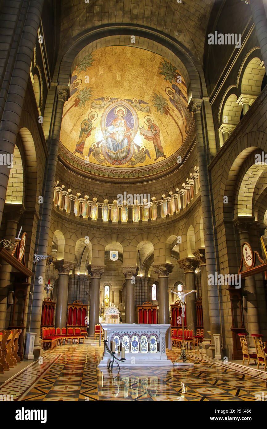 Saint nicholas church interior hi-res stock photography and images - Alamy