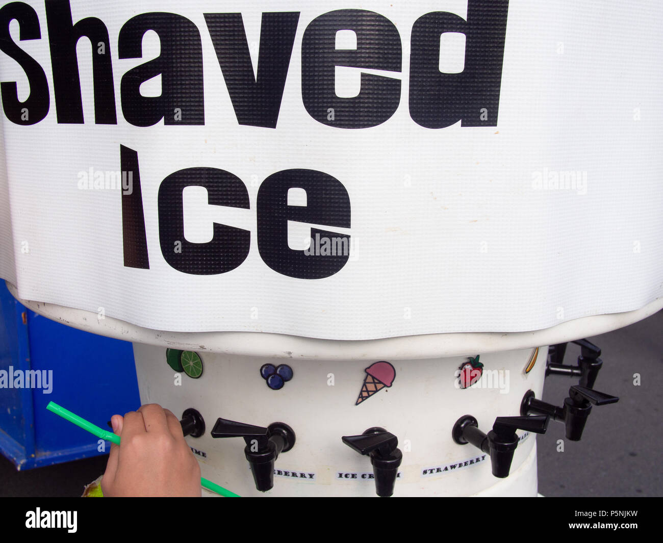 Ice machine hires stock photography and images Alamy