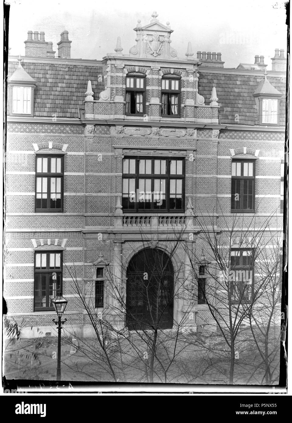 N/A. Nederlands: Beschrijving Wilhelmina Gasthuis Eerste Helmersstraat 104. Documenttype foto Vervaardiger Stomps, Benjamin Wilhelmus Collectie Collectie B.W. Stomps Datering 1894 t/m 1900 Geografische naam Eerste Helmersstraat Gebouw Wilhelmina Gasthuis Inventarissen http://archief.amsterdam/archief/10162 Afbeeldingsbestand 010162000354 Generated with Dememorixer . 1894 t/m 1900. Benjamin Wilhelmus Stomps (1856-1904) 188 Benjamin Wilhelmus Stomps, Afb 010162000354 Stock Photo