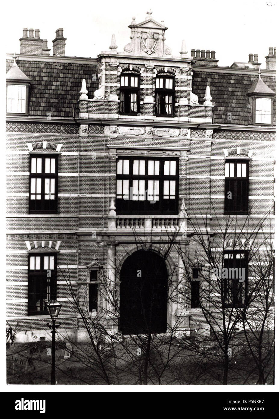 N/A. Nederlands: Beschrijving Wilhelmina Gasthuis Eerste Helmersstraat 104. Documenttype foto Vervaardiger Stomps, Benjamin Wilhelmus Collectie Collectie B.W. Stomps Datering 1894 t/m 1900 Geografische naam Eerste Helmersstraat Gebouw Wilhelmina Gasthuis Inventarissen http://archief.amsterdam/archief/10162 Afbeeldingsbestand 010162000453 Generated with Dememorixer . 1894 t/m 1900. Benjamin Wilhelmus Stomps (1856-1904) 189 Benjamin Wilhelmus Stomps, Afb 010162000453 Stock Photo