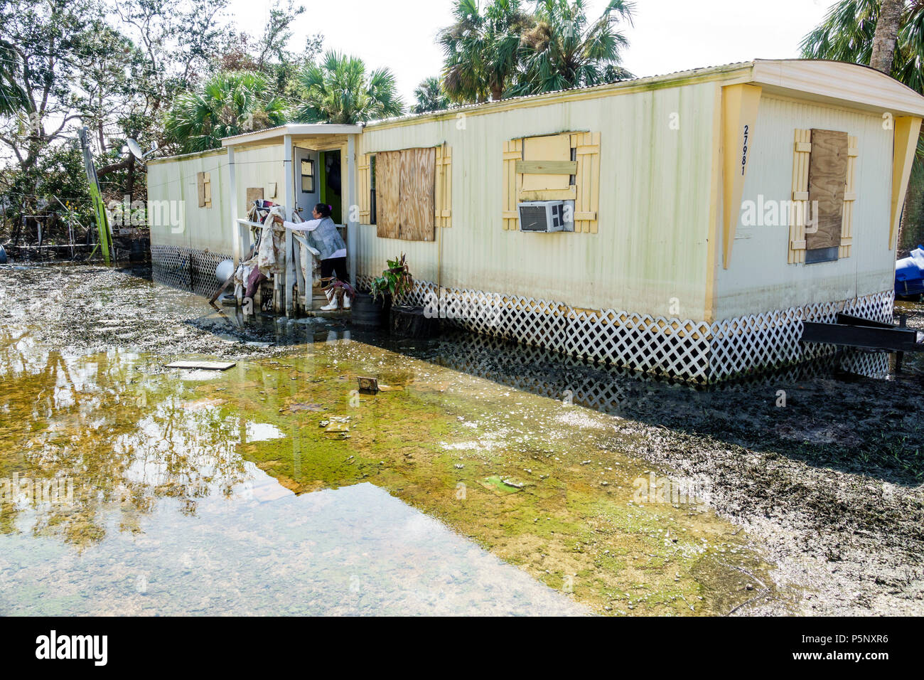 Mobile home park hurricane hi-res stock photography and images - Alamy