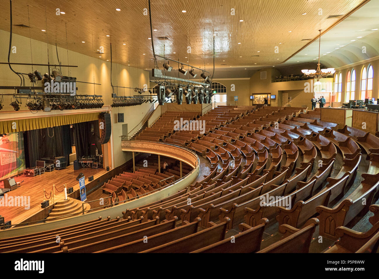 inside-the-ryman-auditorium-in-nashville-stock-photo-alamy