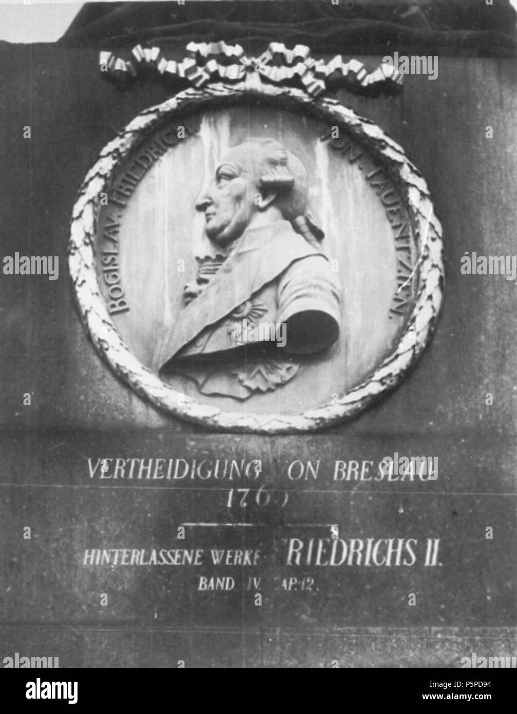 N/A. Flachrelief am ehemaligen Tauentziendenkmal in Breslau . 1795. Johann Gottfried Schadow (1764–1850) 216 BogislavFriedrichTauentzien Stock Photo