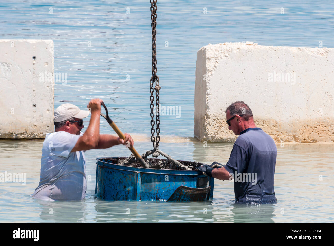 Pouring concrete under water hires stock photography and images Alamy