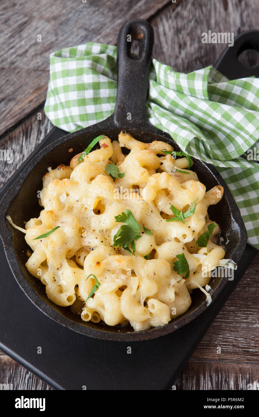 Macaroni And Cheese In Small Cast Iron Skillet Stock Photo - Download Image  Now - Macaroni and Cheese, Skillet - Cooking Pan, Cast Iron - iStock