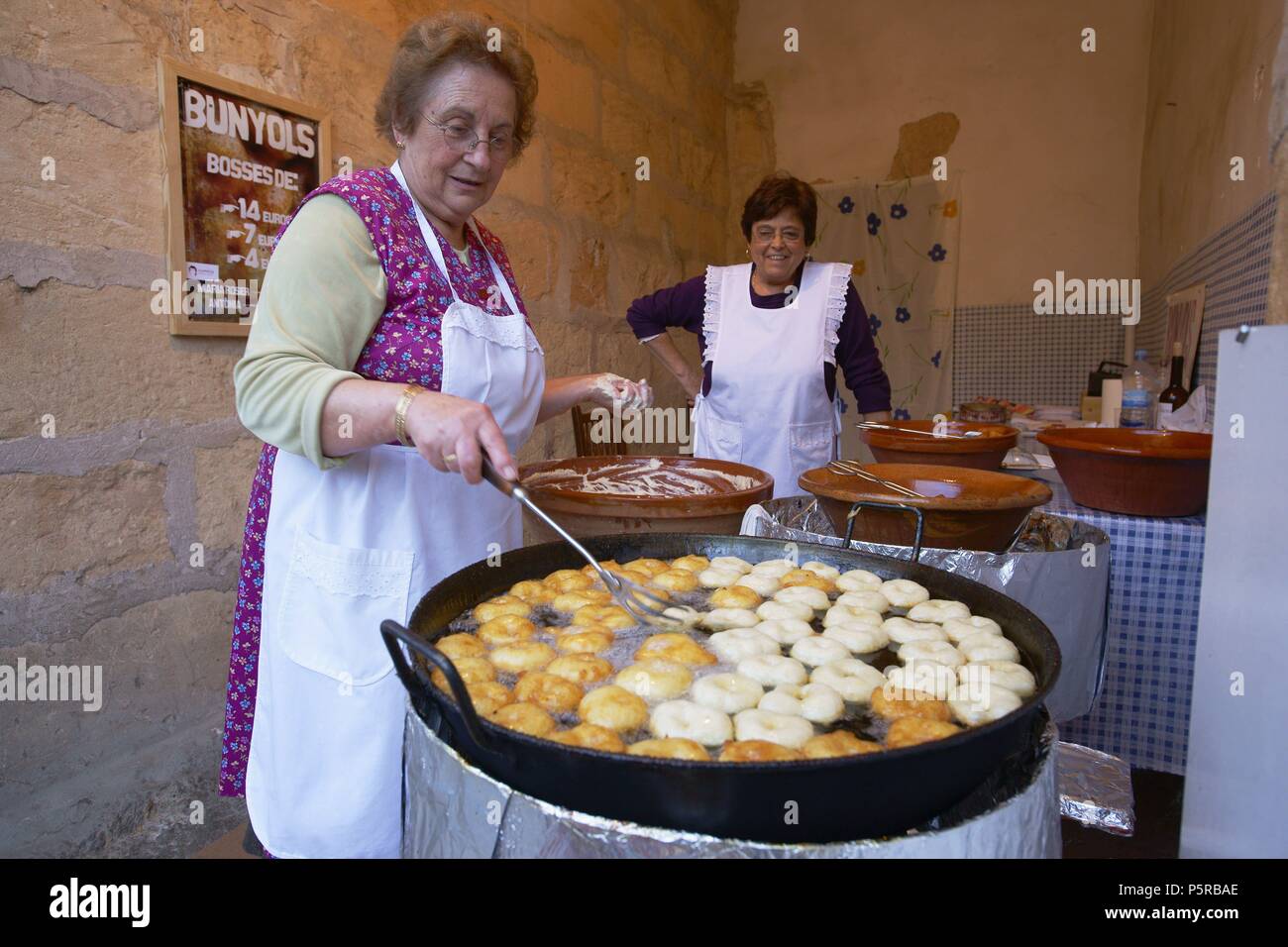 Cocina artesanal de Buñuelos.Petra. Es pla.Mallorca.Islas baleares.España. Stock Photo