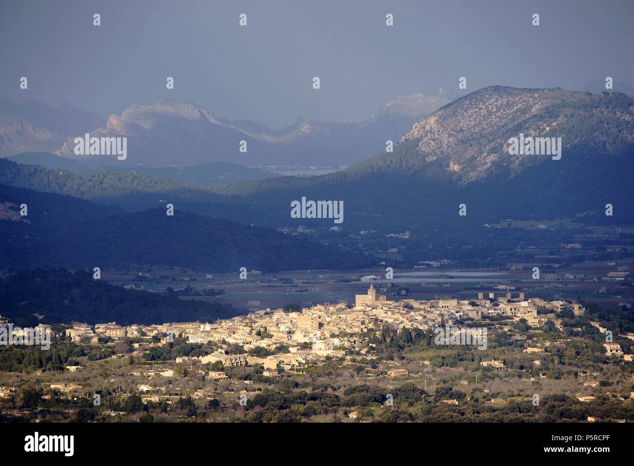 Buger con las montañas de Formentor al fondo.Comarca de Raiguer.Mallorca.Islas Baleares. España. Stock Photo