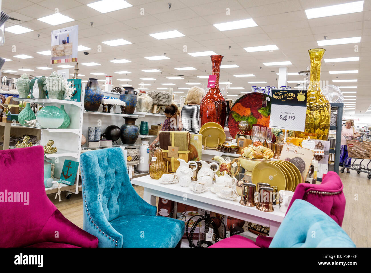 Homegoods hi-res stock photography and images - Alamy