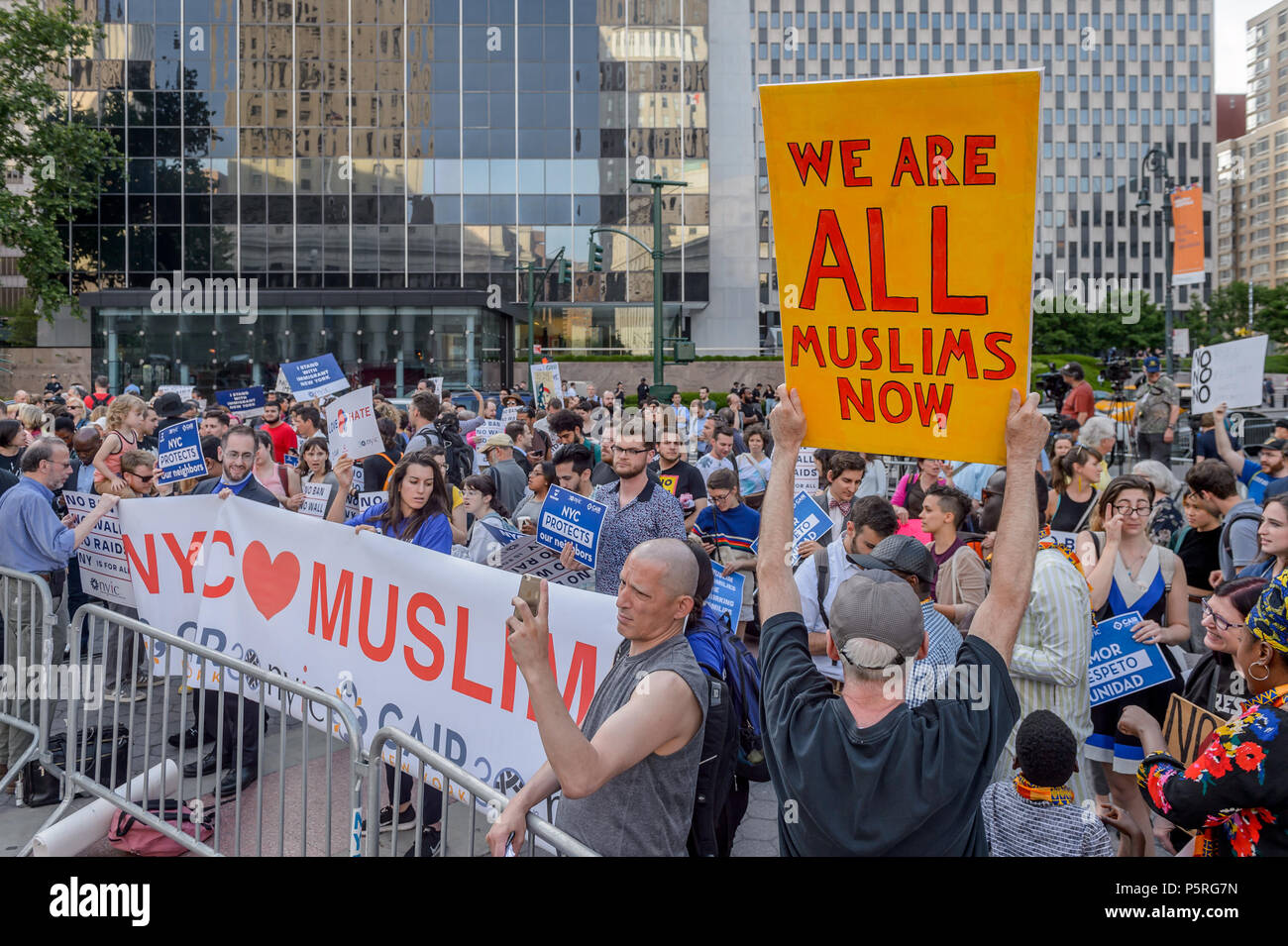 New York, United States. 26th June, 2018. Over a thousand New Yorkers and immigration rights community organizations gathered at Foley Square in lower Manhattan on June 26, 2018, to rally against the Supreme Court decision announced this morning to uphold the Muslim Ban. The Asian American Federation is calling on its member agencies, advocates and community leaders, allies, and elected officials to stand together in solidarity. Credit: Erik McGregor/Pacific Press/Alamy Live News Stock Photo